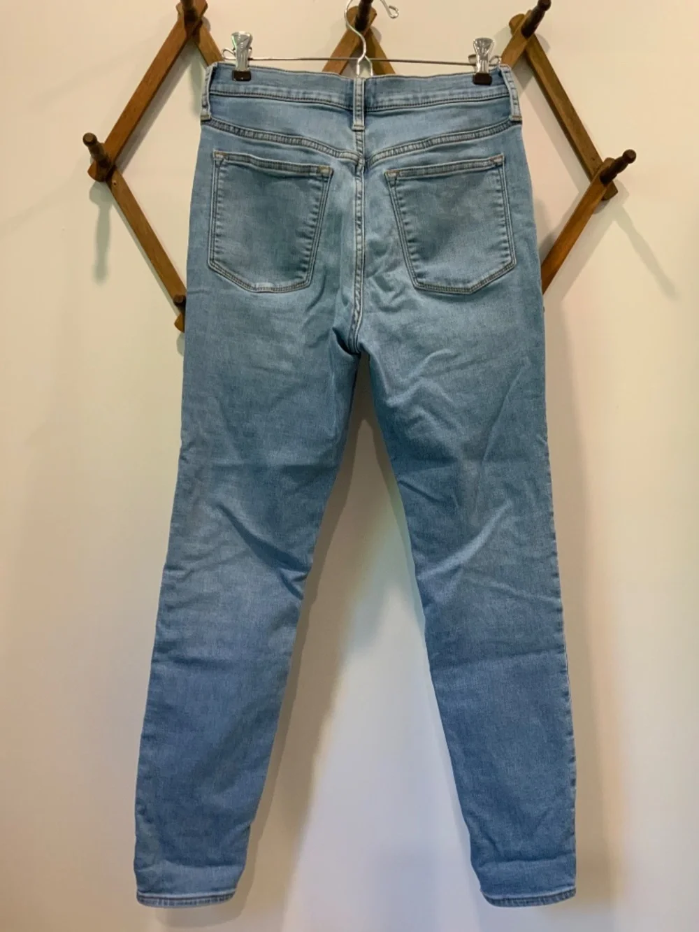 JCrew 9” Mid-Rise Skinny 28